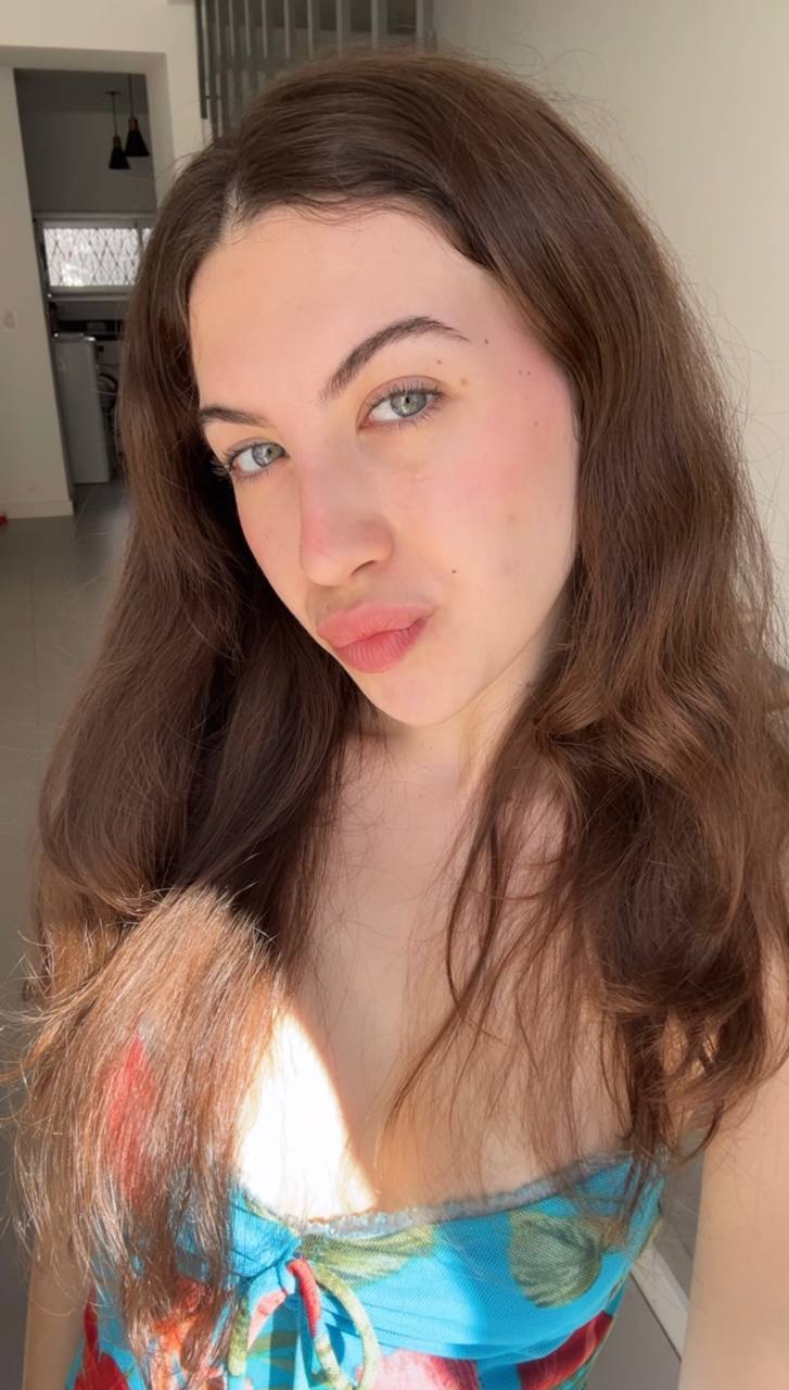 Nude girl Amber in Honiara