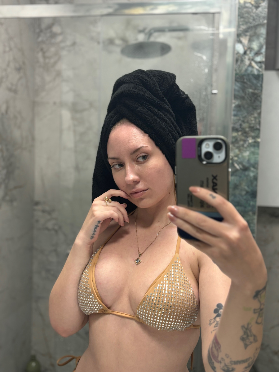 Nude girl KateV in Honiara