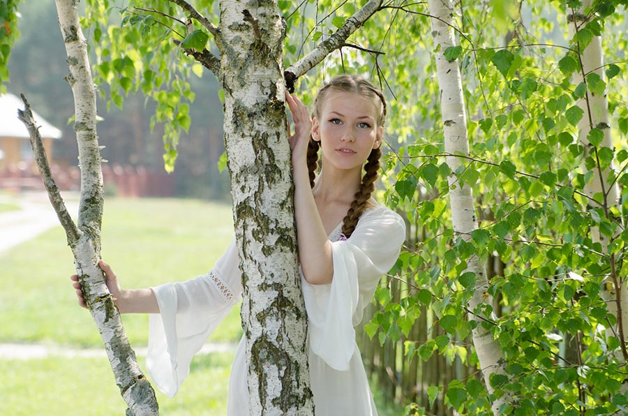 Women in Slavic costumes in Honiara