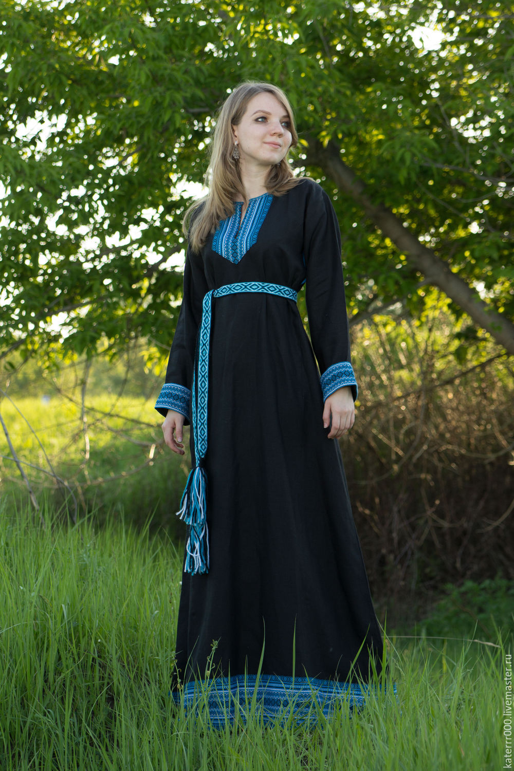Women in Slavic costumes in Honiara
