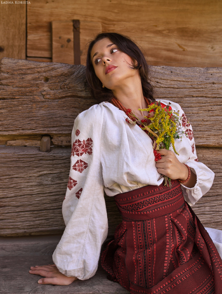 Girls in Slavic costumes in Honiara